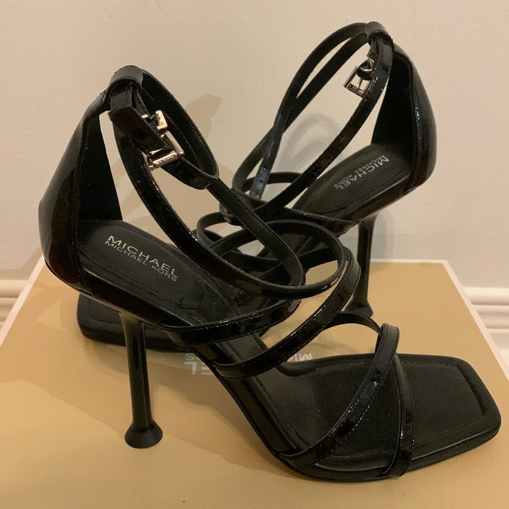 Michael Kors - perfect condition, never worn only tried on. Size 7.5